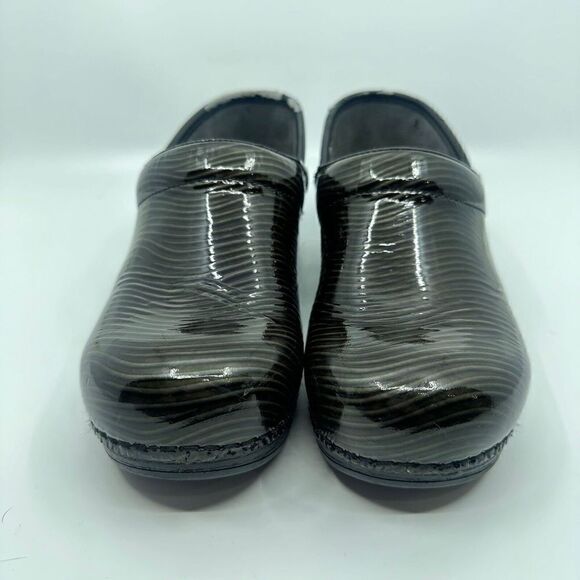 Dansko XP Women’s Sz EU 41 US 10.5-11 Brown Striped Patent Leather Nursing Clogs - Picture 2 of 10